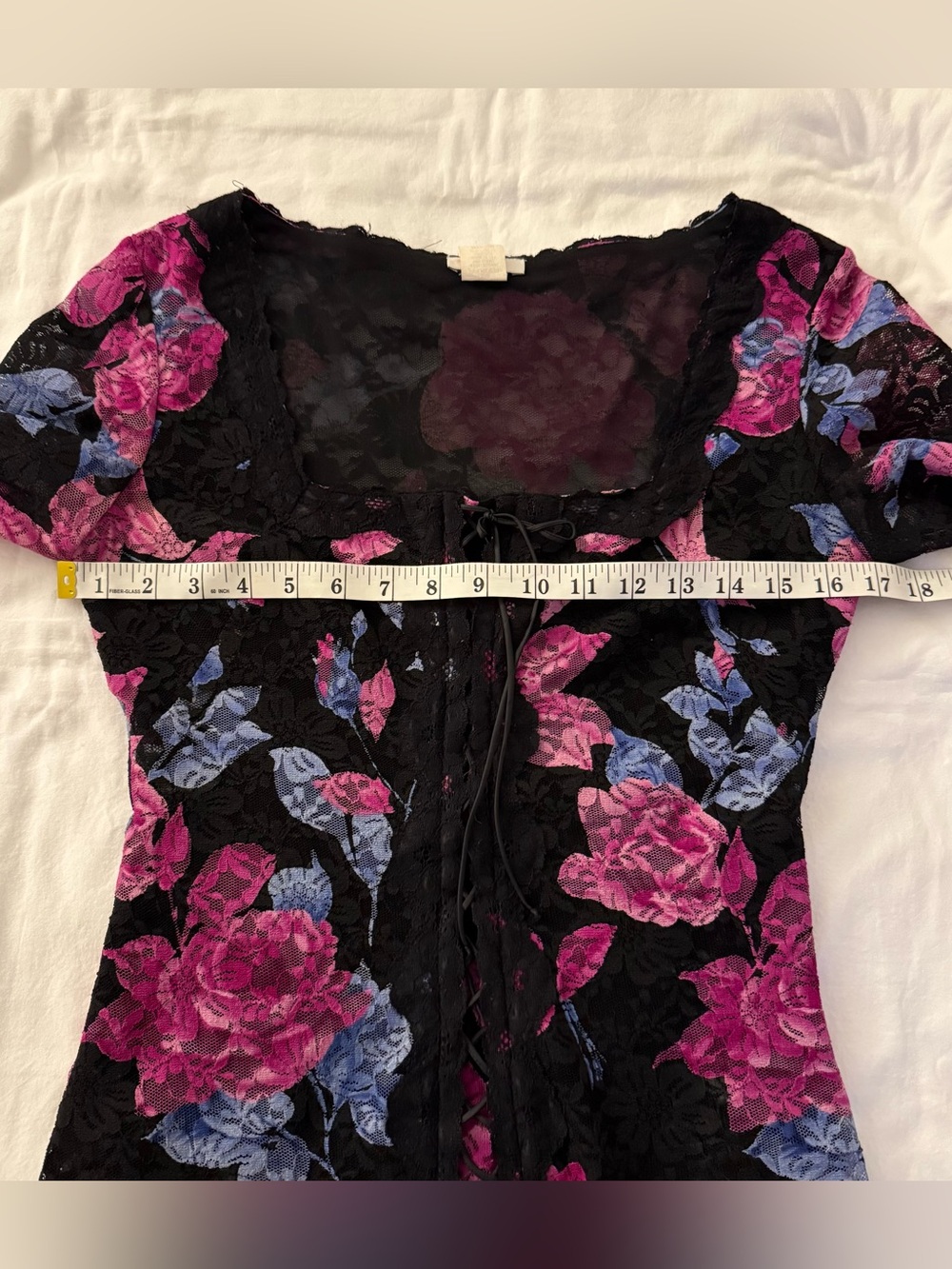 Cache Black & Pink Floral Lace Blouse
Size M - Picture 4 of 5